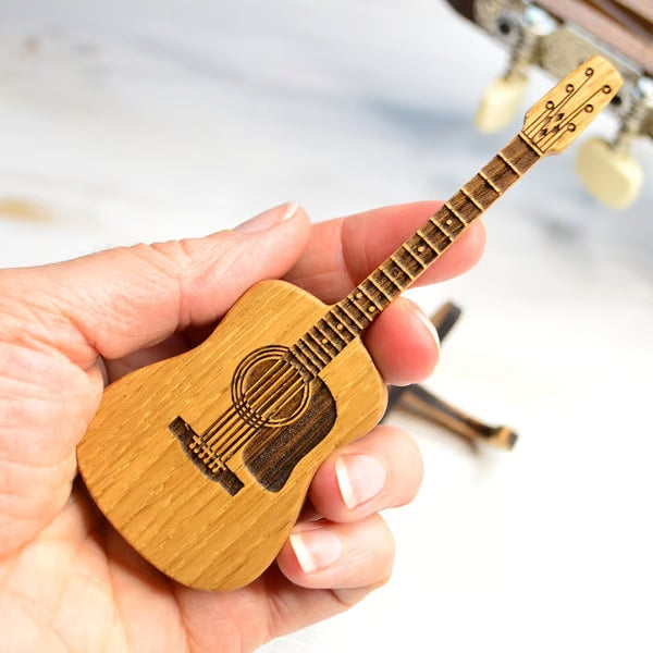 ⏰ÚLTIMO DIA COM 49% DE DESCONTO🎁 - Estojo de Palhetas de Madeira para Violão Acústico🎸