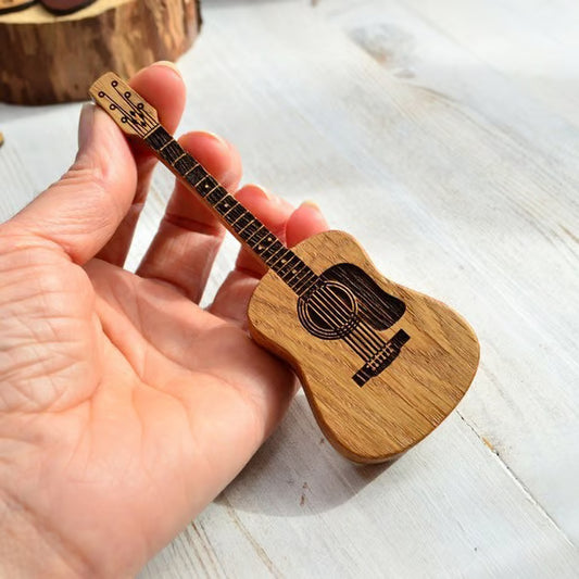 ⏰ÚLTIMO DIA COM 49% DE DESCONTO🎁 - Estojo de Palhetas de Madeira para Violão Acústico🎸